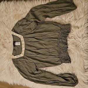 Discreet Green Lace Detail Cinched Top – Size Large